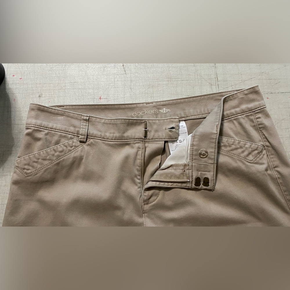 Dockers Men's Khaki Chinos - Picture 4 of 6